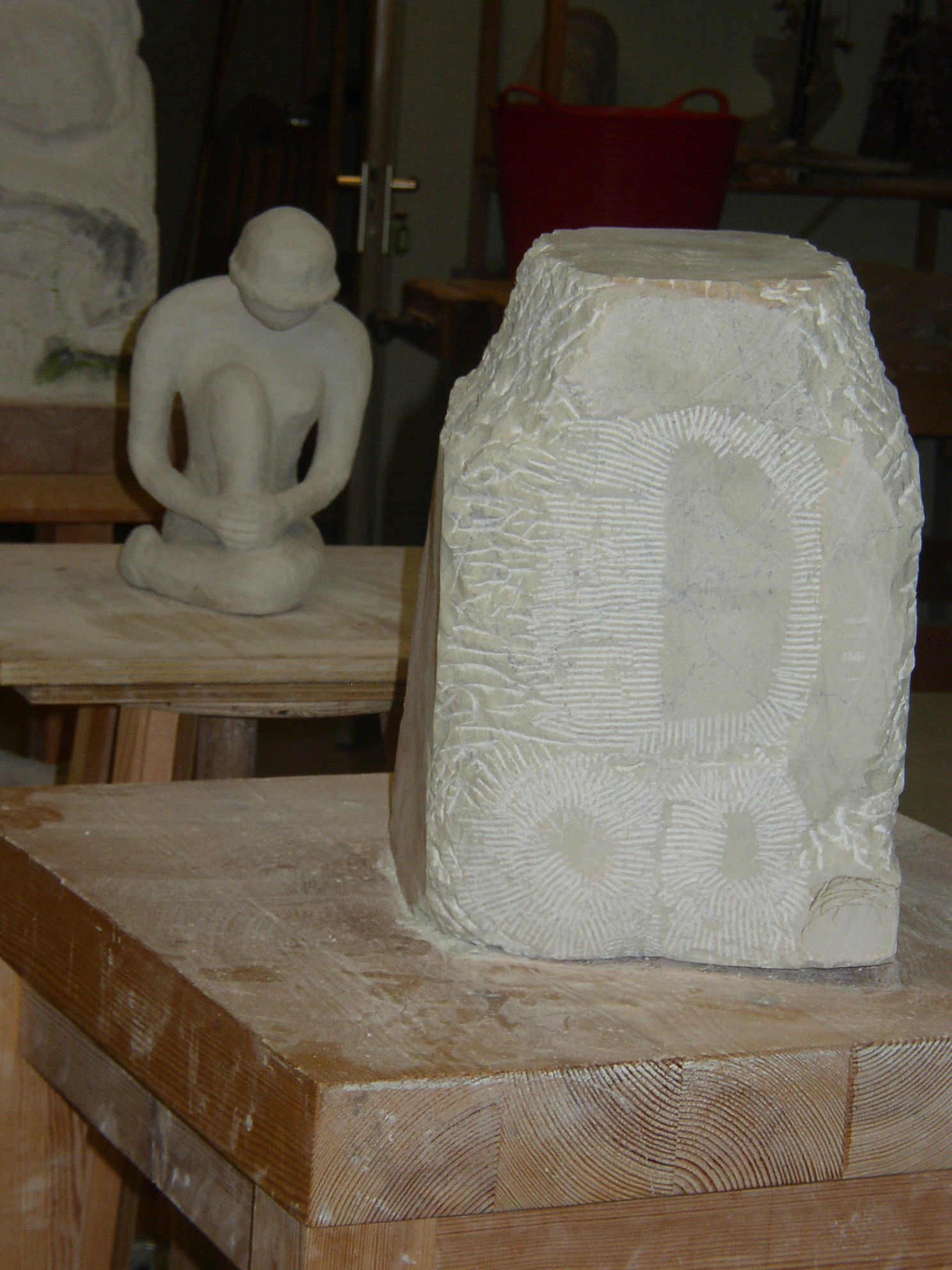 Model vrouwenfiguur.
materiaal ongebakken klei