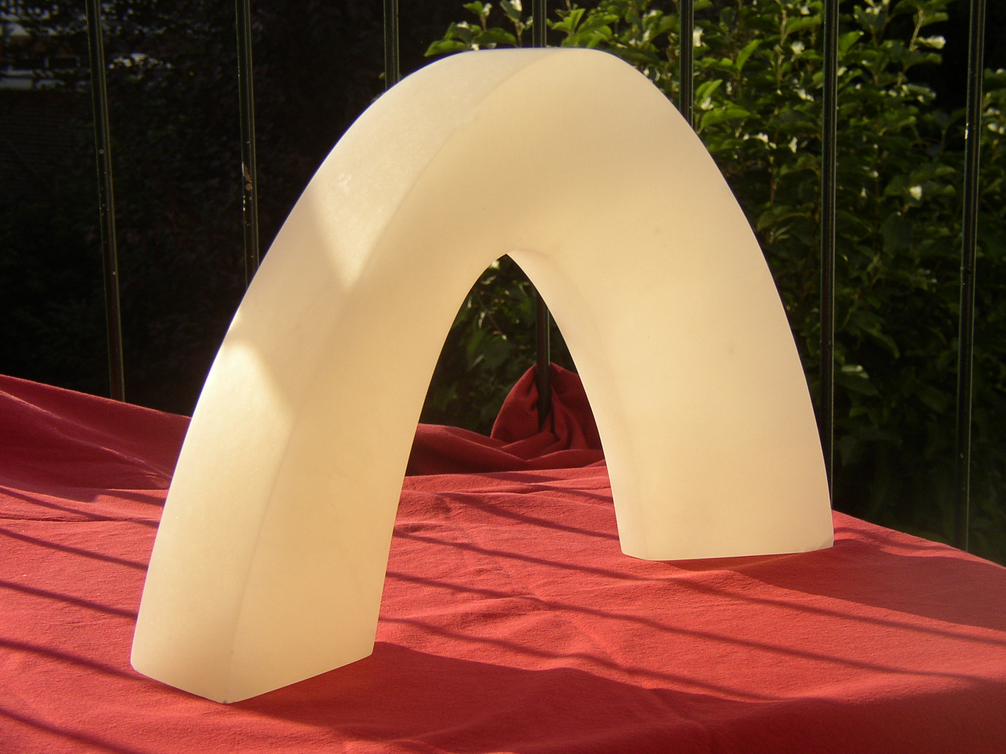 Regenboog.
materiaal transparante albast